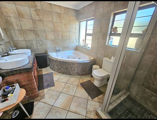 3 BEDROOM EQUESTRIAN PROPERTY FOR SALE IN KNOPJESLAAGTE